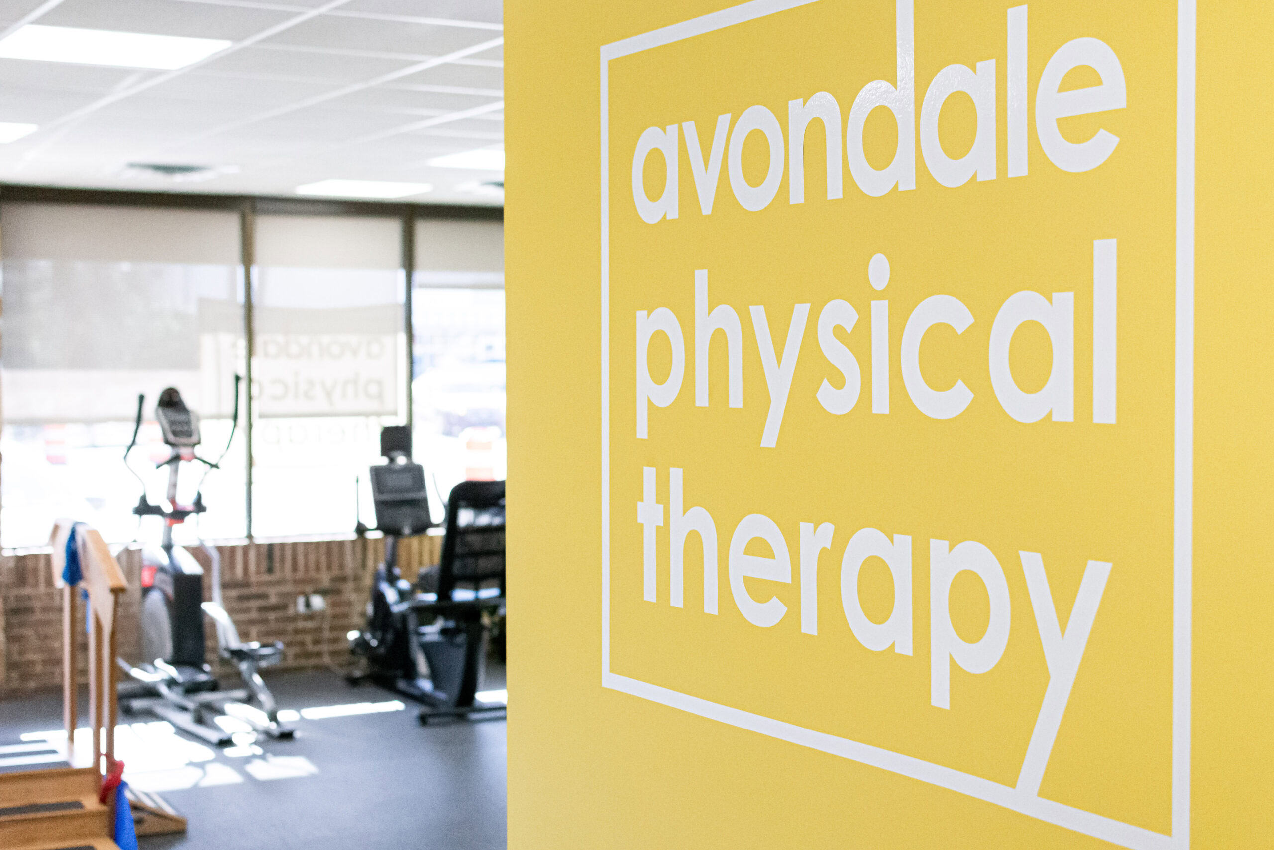 A picture inside the Avondale Physical Therapy clinic.